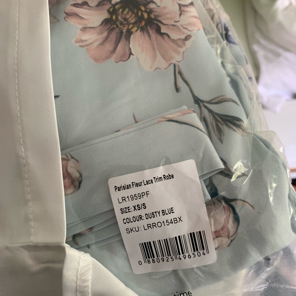 NWT LE ROSE BRIDESMAID ROBE - Picture 5 of 8